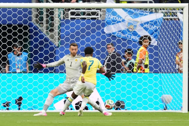 Com brilho de Vini e volta de Neymar, Brasil atropela Escócia e garante liderança