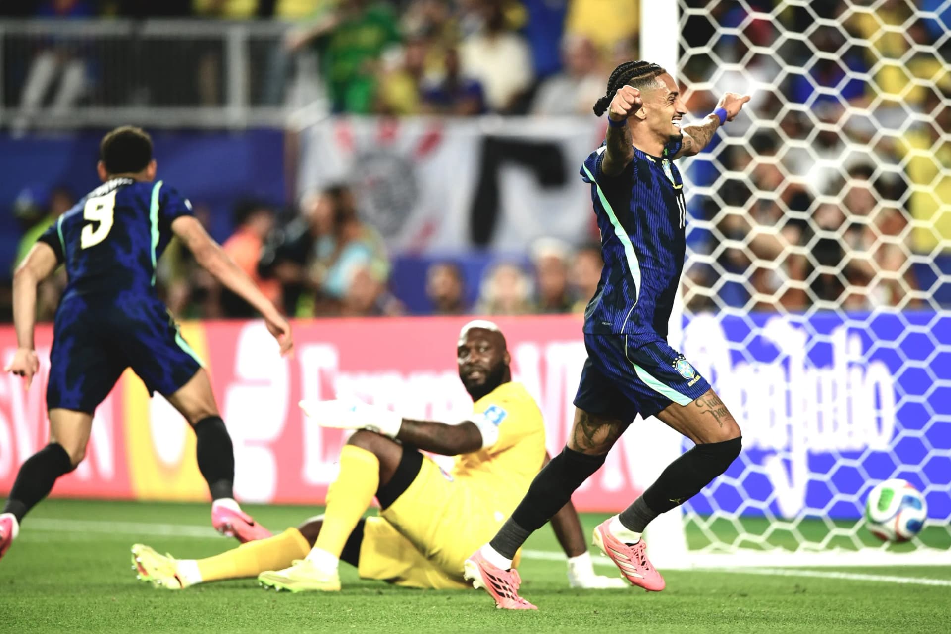 Brasil 3 x 0 Haiti: imagens exclusivas da vitória da seleção