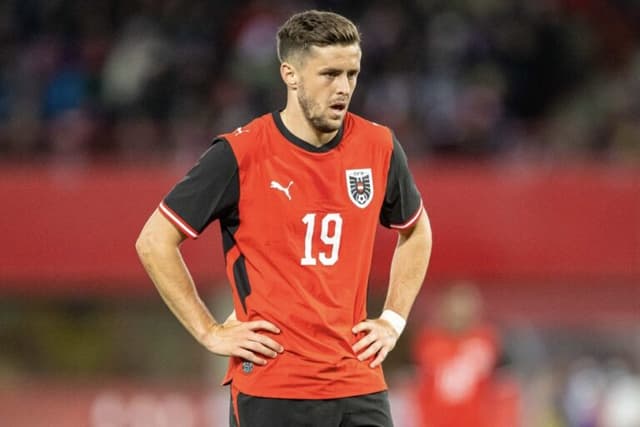Áustria corta titular do meio-campo por lesão