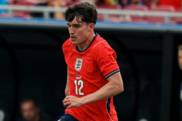 Lateral da Inglaterra é cortado às vésperas da estreia na Copa