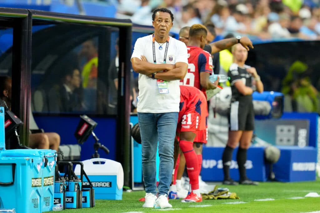 Sonhador, técnico de Cabo Verde é fã de Bielsa e quer inspirar países pobres