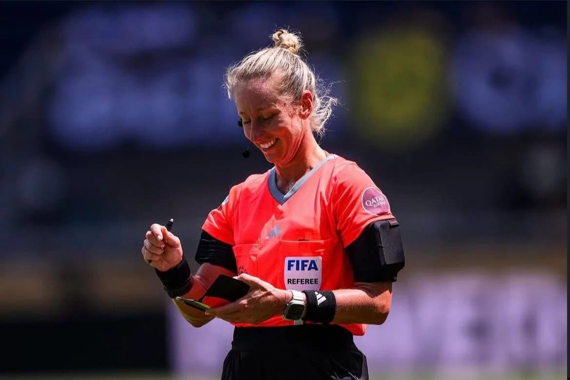 Tchéquia x África do Sul terá a primeira arbitragem feminina das Copas