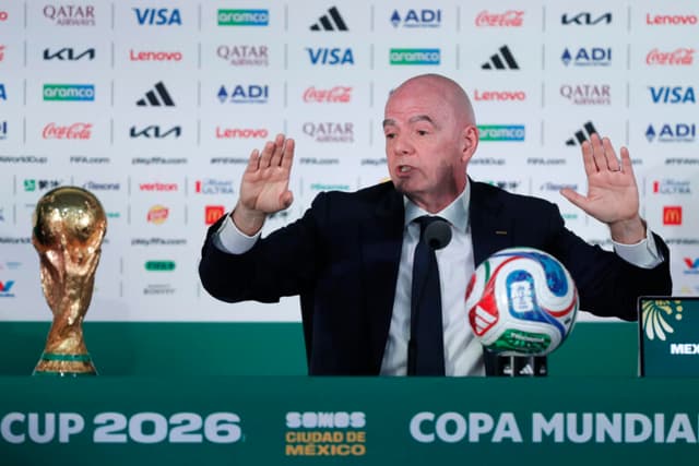 Copa começa com Infantino sob pressão: ‘Não somos os reis do mundo’