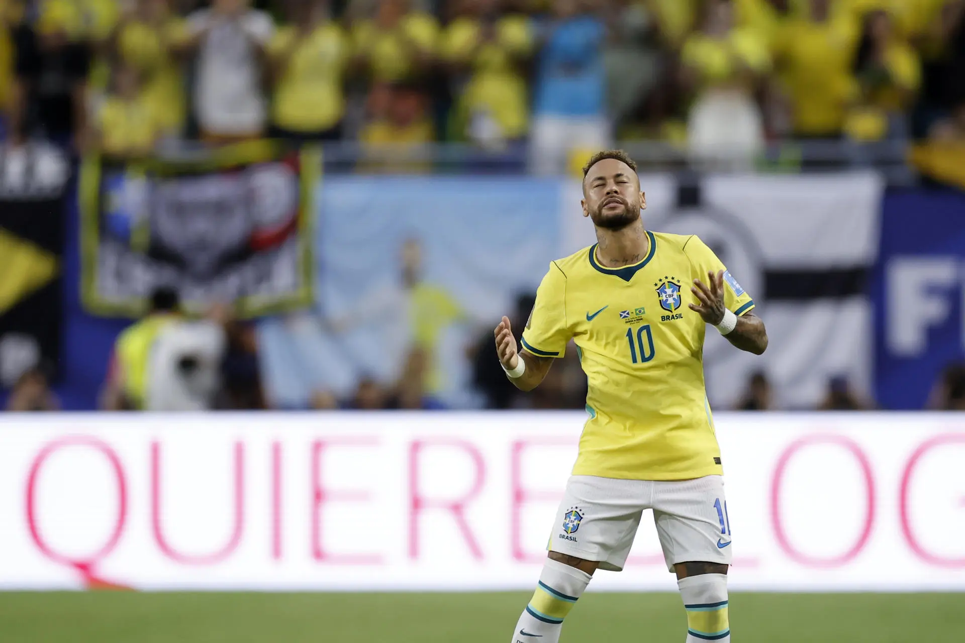 Escudo perfeito de Ancelotti, Neymar estreia em cenário ideal para Brasil na Copa