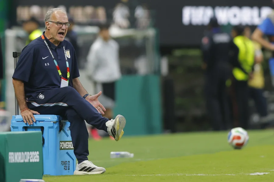 ‘Bielsa nunca entendeu o Uruguai’, detona Lugano após vexame