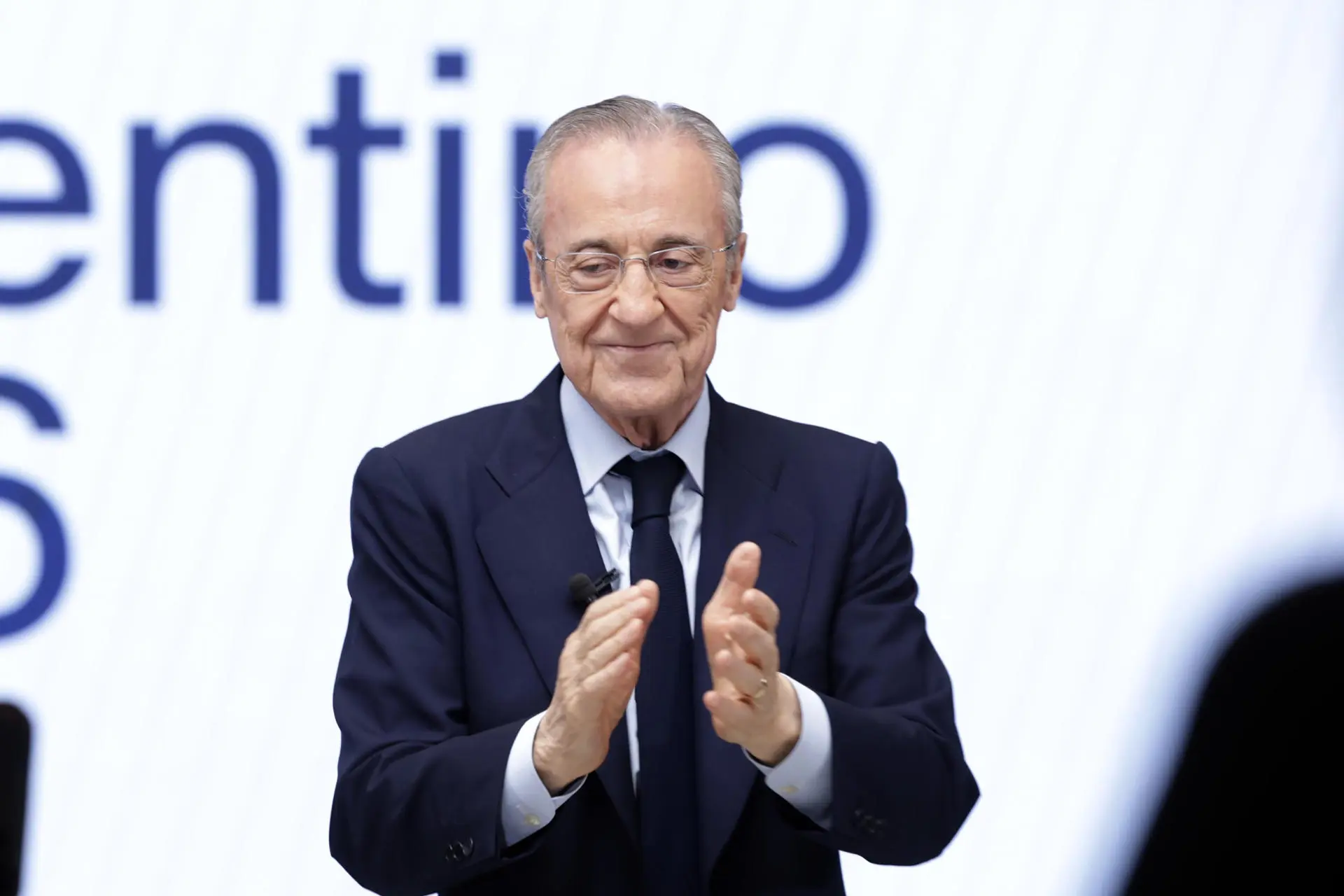 Atlético de Madrid recusa oferta por Álvarez e debocha de Florentino