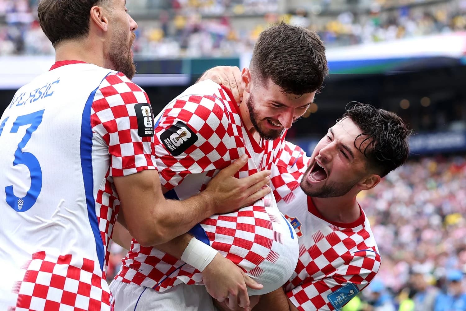 Vlasic decide no fim, Croácia supera Gana e avança na Copa