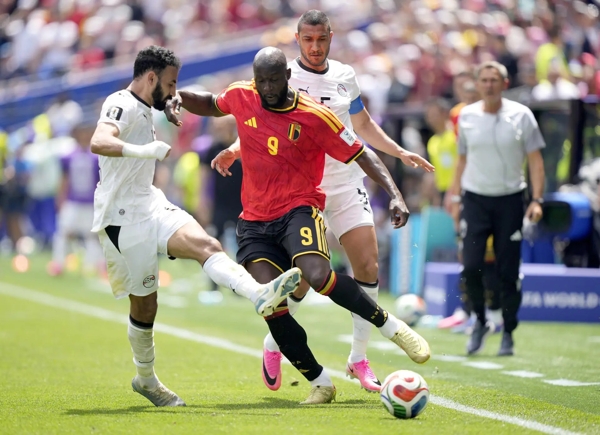 Com gol contra salvador, Bélgica empata com Egito na estreia da Copa