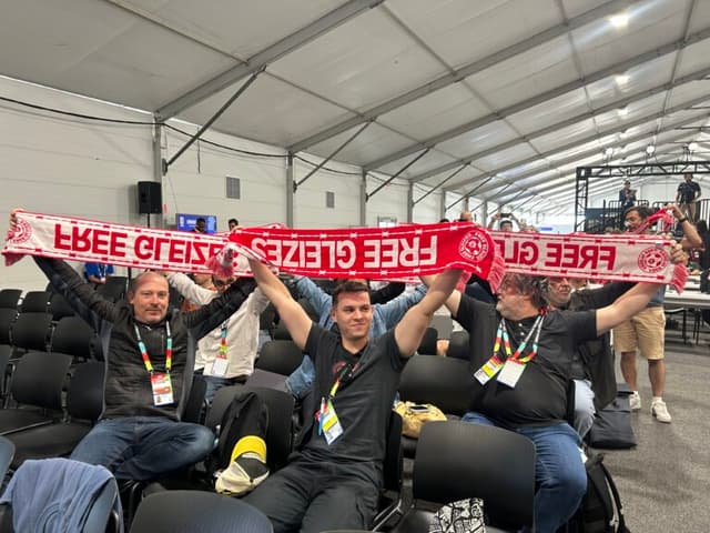 Franceses usam Copa para protestar por prisão de colega