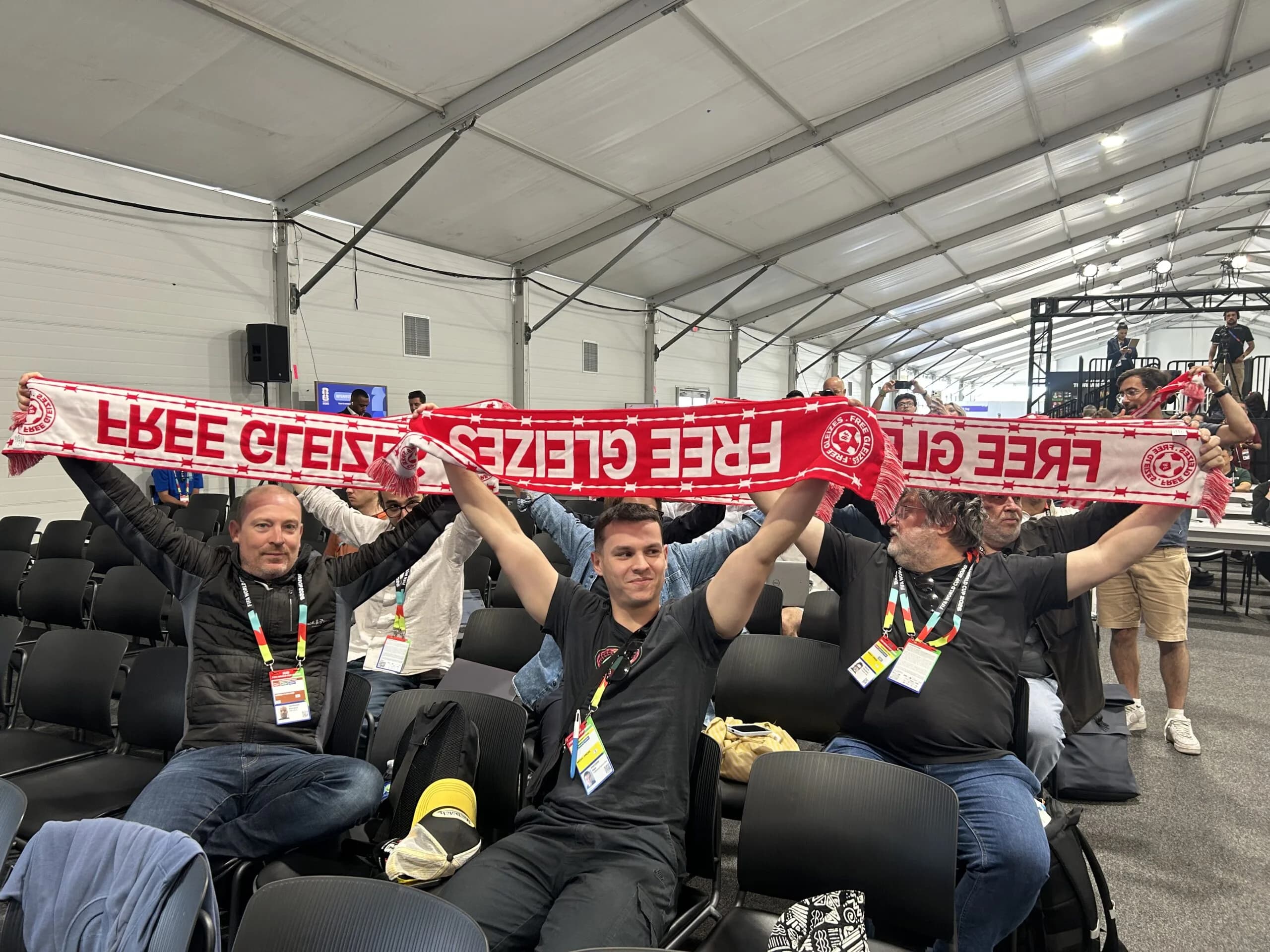 Franceses usam Copa para protestar por prisão de colega