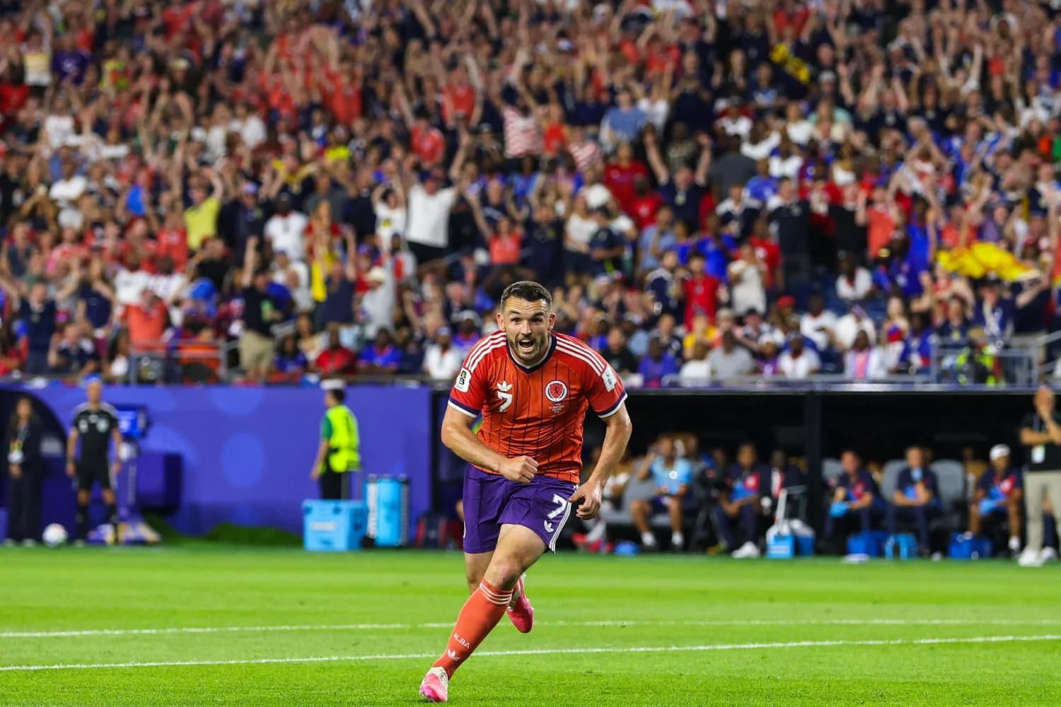 McGinn decide, Escócia supera o Haiti e vence no retorno à Copa do Mundo