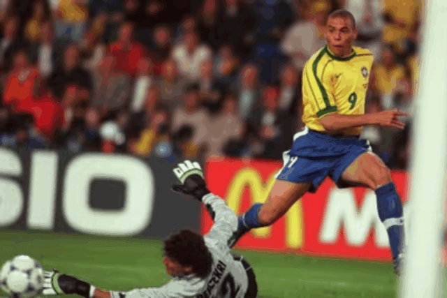 Ronaldo marcou o primeiro gol em Copa do Mundo sobre o Marrocos