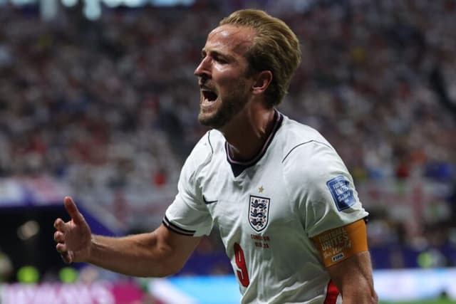 Com dois de Kane, Inglaterra vira sobre RD Congo e avança