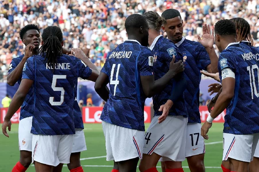 França supera Argentina e assume liderança no ranking da Fifa