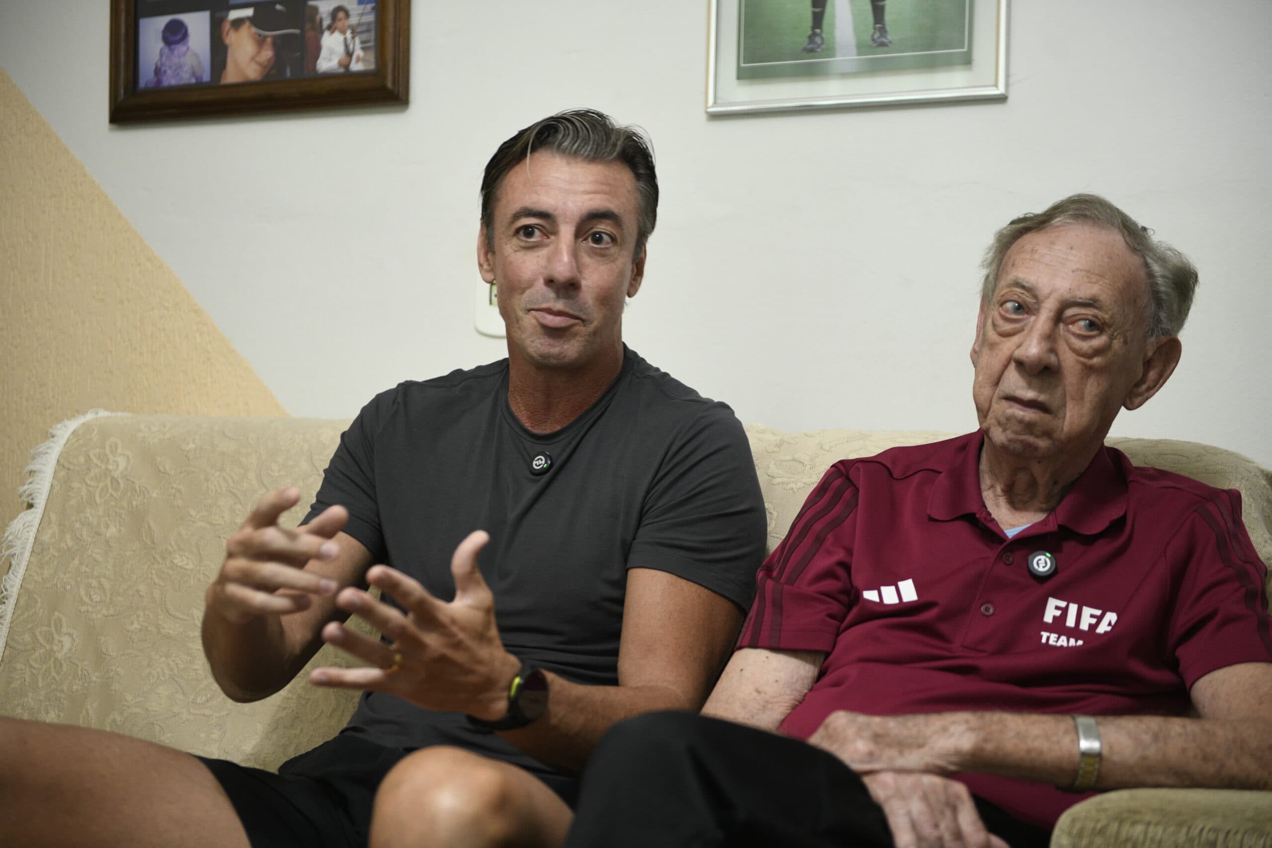 De pai para filho: amor pelo futebol é herança na casa do árbitro Raphael Claus