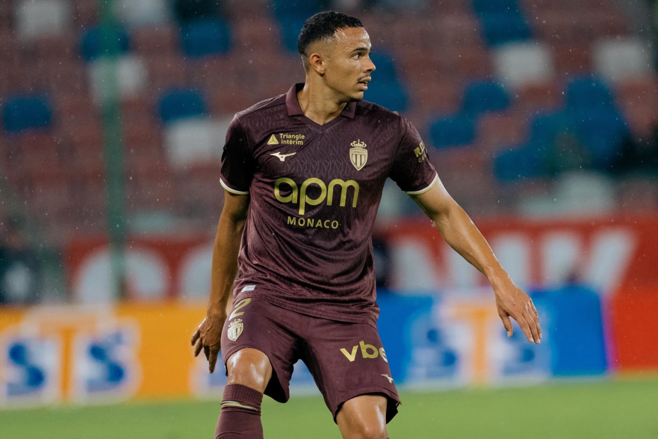 Vanderson, lateral-direito do Mõnaco