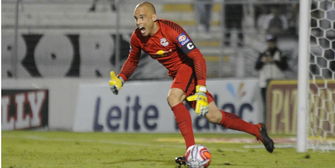 O goleiro Júlio César defendeu dois pênaltis contra a Ponte Preta na final do Torneio do Interior do Campeonato Paulista