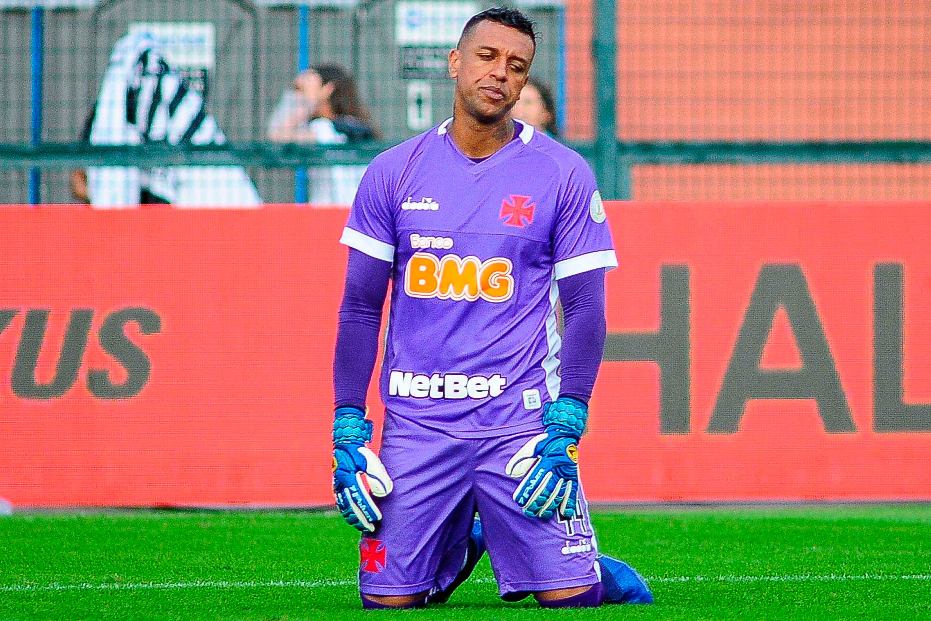 O goleiro Sidão, do Vasco, durante partida contra o Santos no Pacaembu