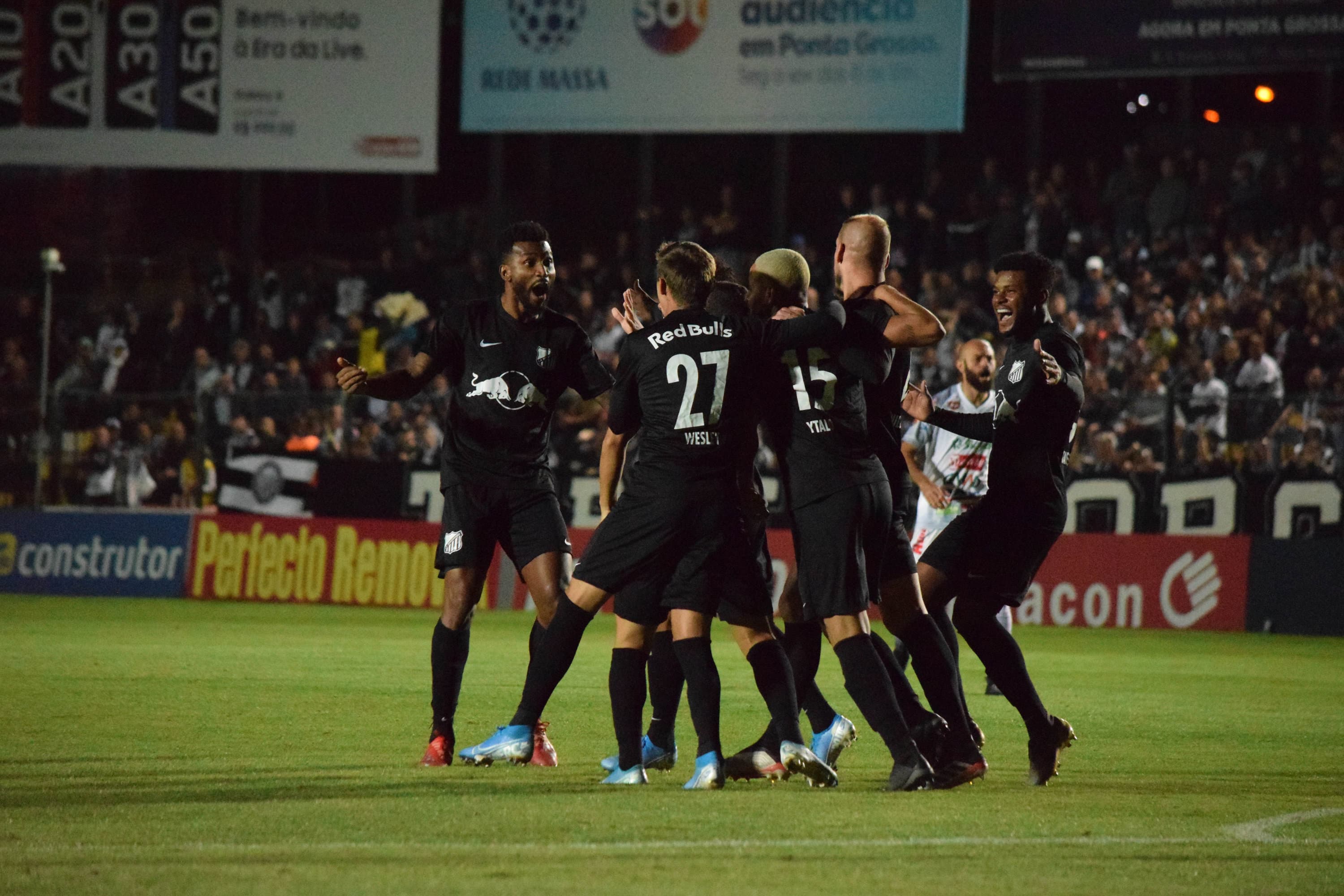 Comemoração do gol de Ytalo, do Bragantino na partida contra o Operário-PR, pela 35° rodada da Série B do Campeonato Brasileiro