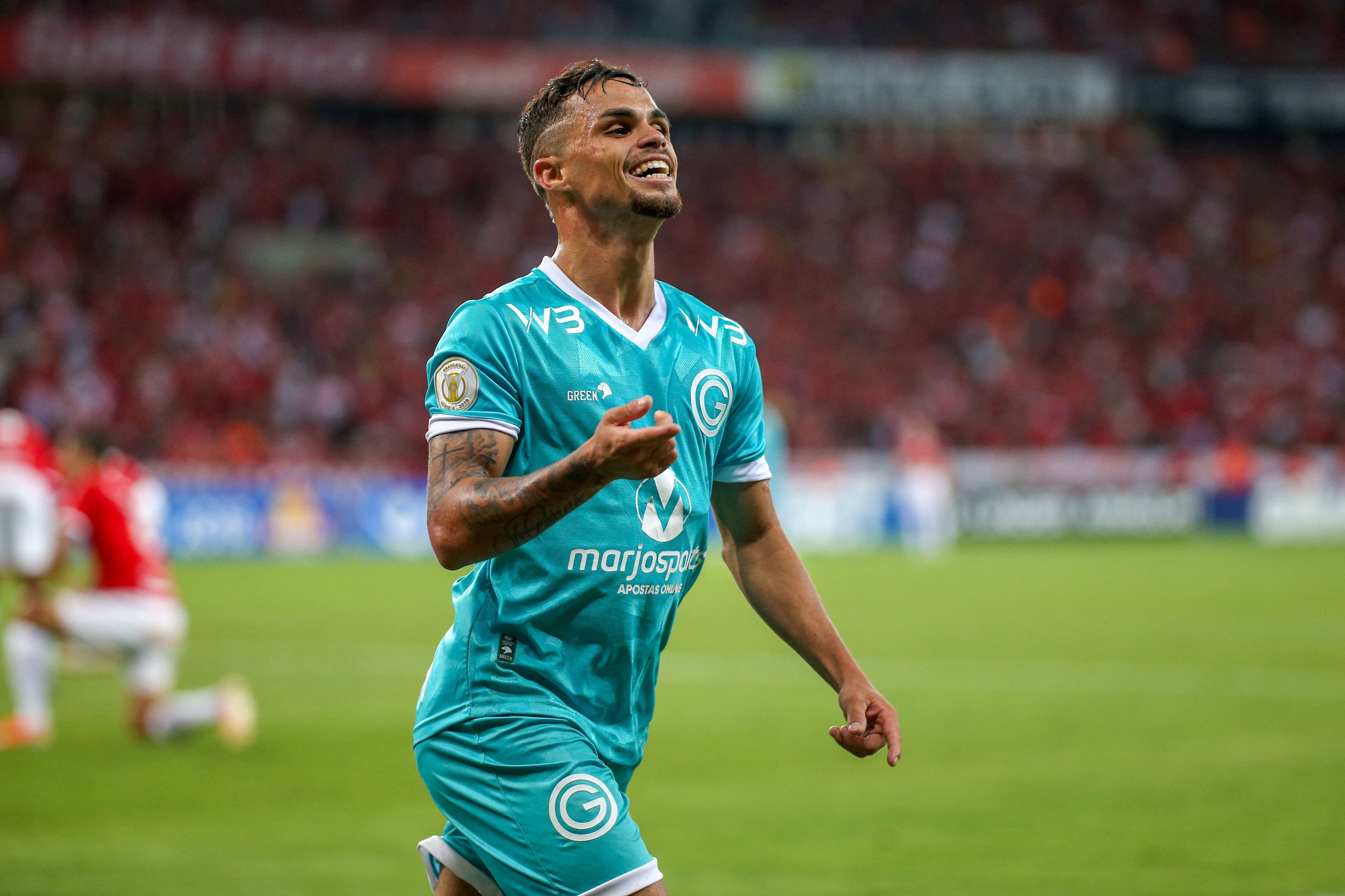 Michael, do Goiás, comemora seu gol durante partida contra o Internacional, válida pela 35º rodada do Campeonato Brasileiro 2019, realizada no estádio Beira-Rio, em Porto Alegre (RS) – 27/11/2019