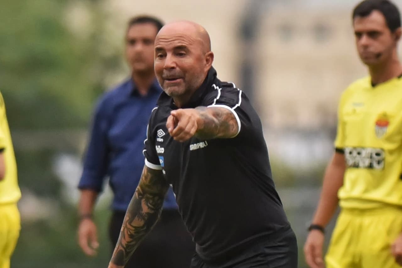 O treinador argentino Jorge Sampaoli comanda o Santos
