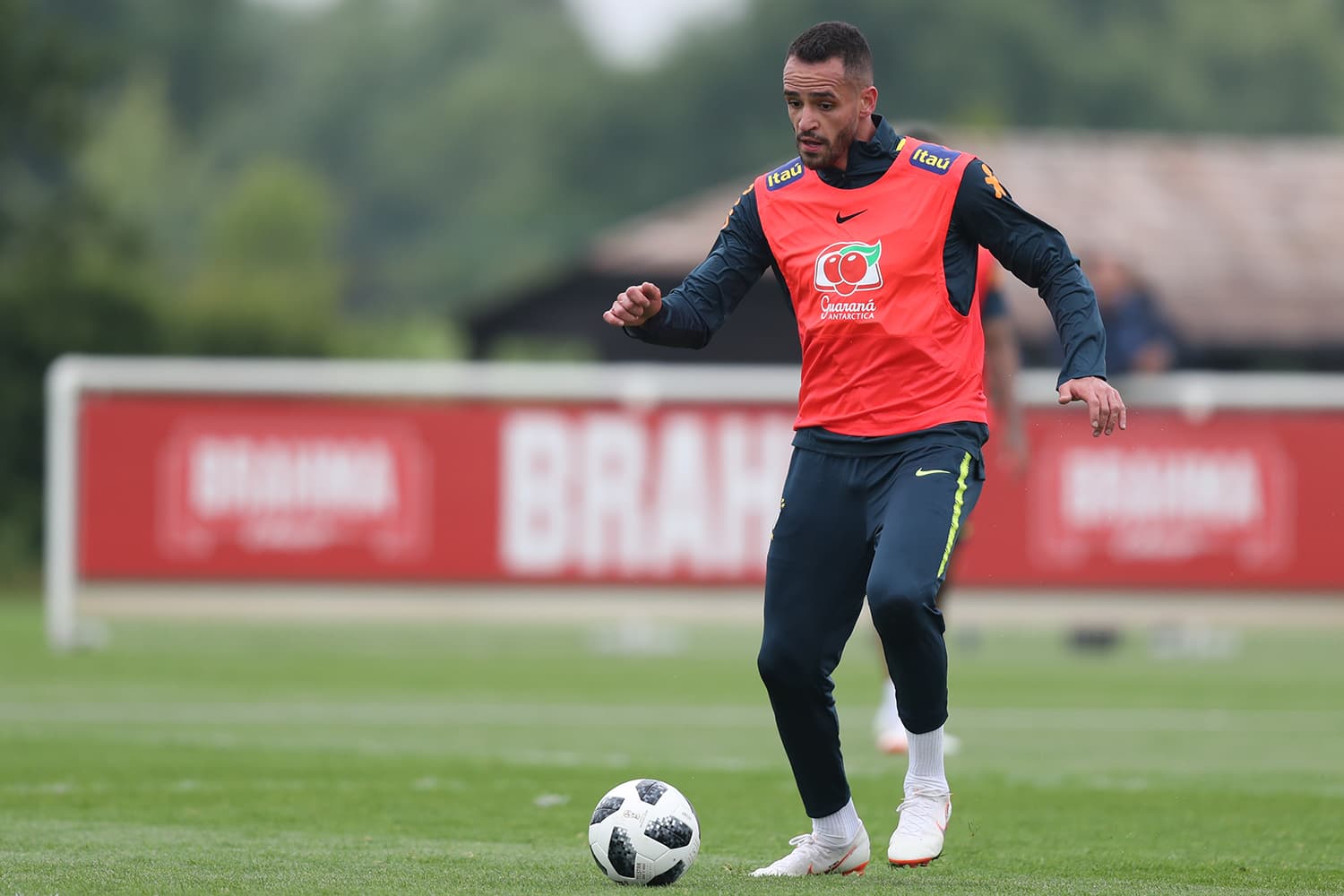 Renato Augusto participa de treino no CT do Tottenham – 29/05/2018
