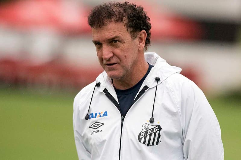 Cuca assume Santos pela 4ª vez e tenta recuperar elenco