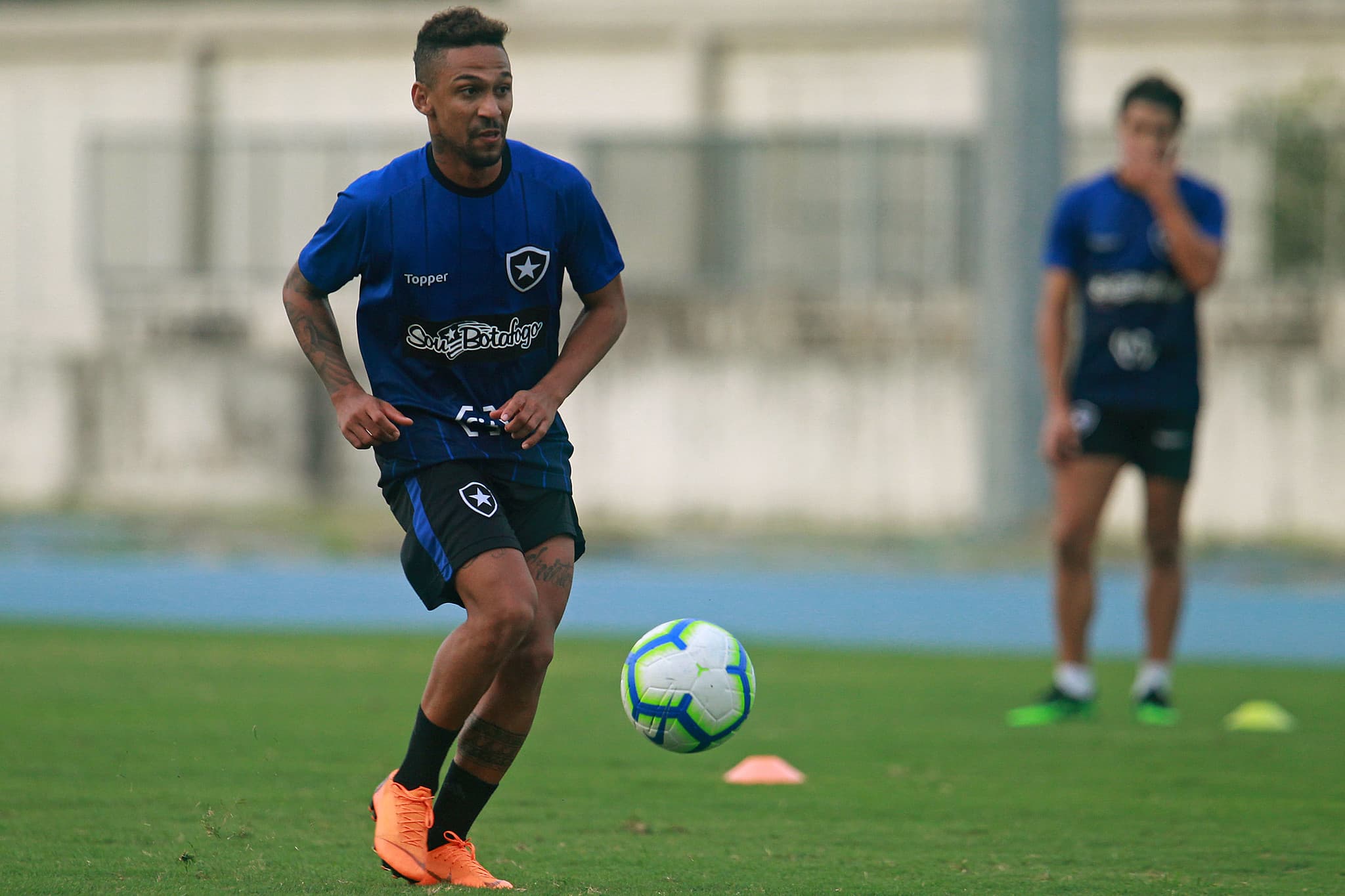 O atacante Biro Biro em treino do Botafogo no Estadio Nilton Santos. 02/06/2019