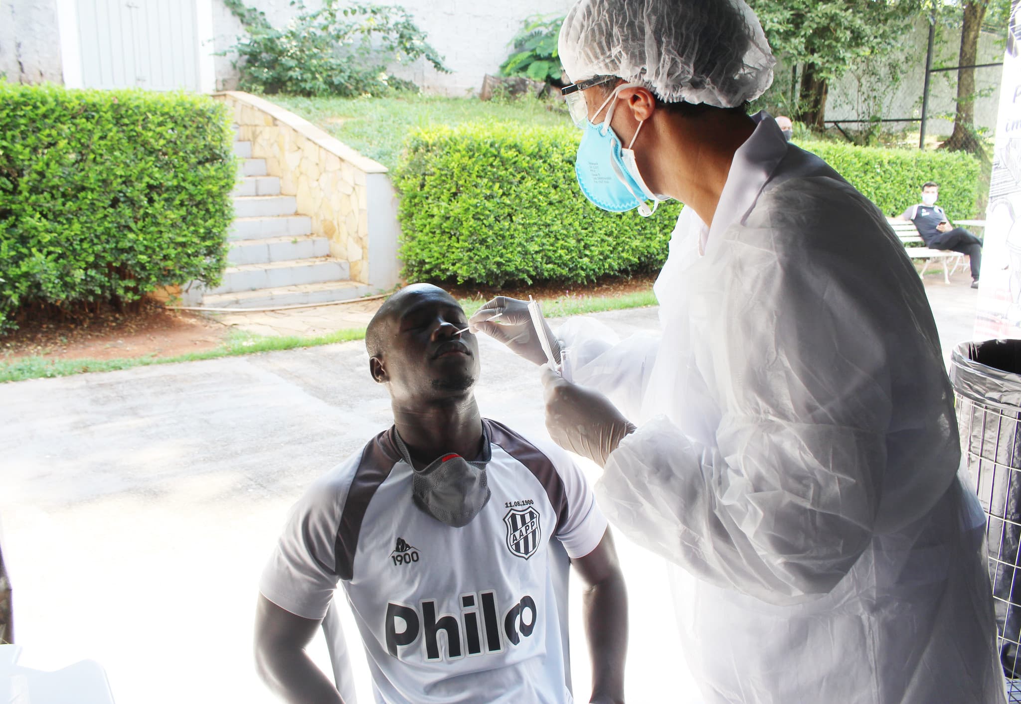 Oito jogadores da Ponte testaram positivo para Covid-19; na foto, o meia senegalês Papa Faye -