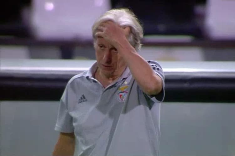 Jorge Jesus, técnico do Benfica, chegou a terceira eliminação na temporada -