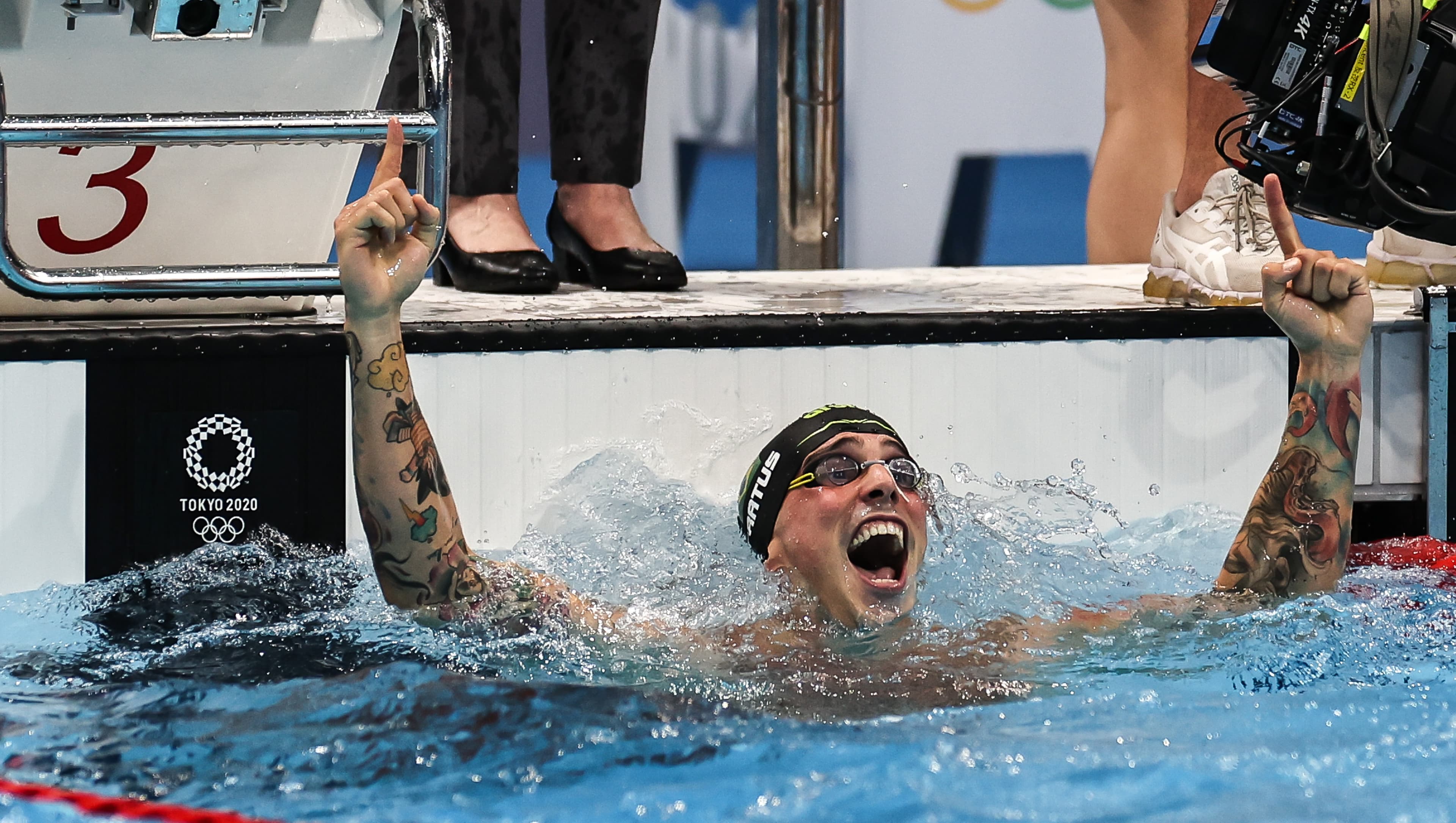 O brasileiro Bruno Fratus vibra ao conquistar a medalha de bronze -