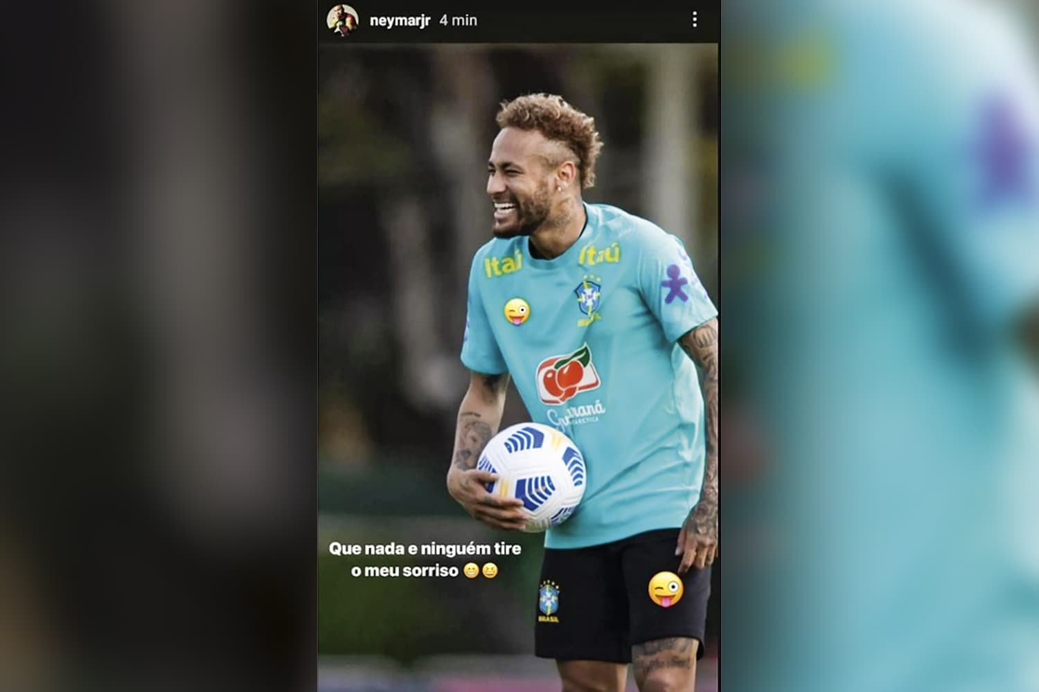 SORRISO AMARELO - Neymar cobriu o logo da Nike com emojis: na sequência, baixou o tom -
