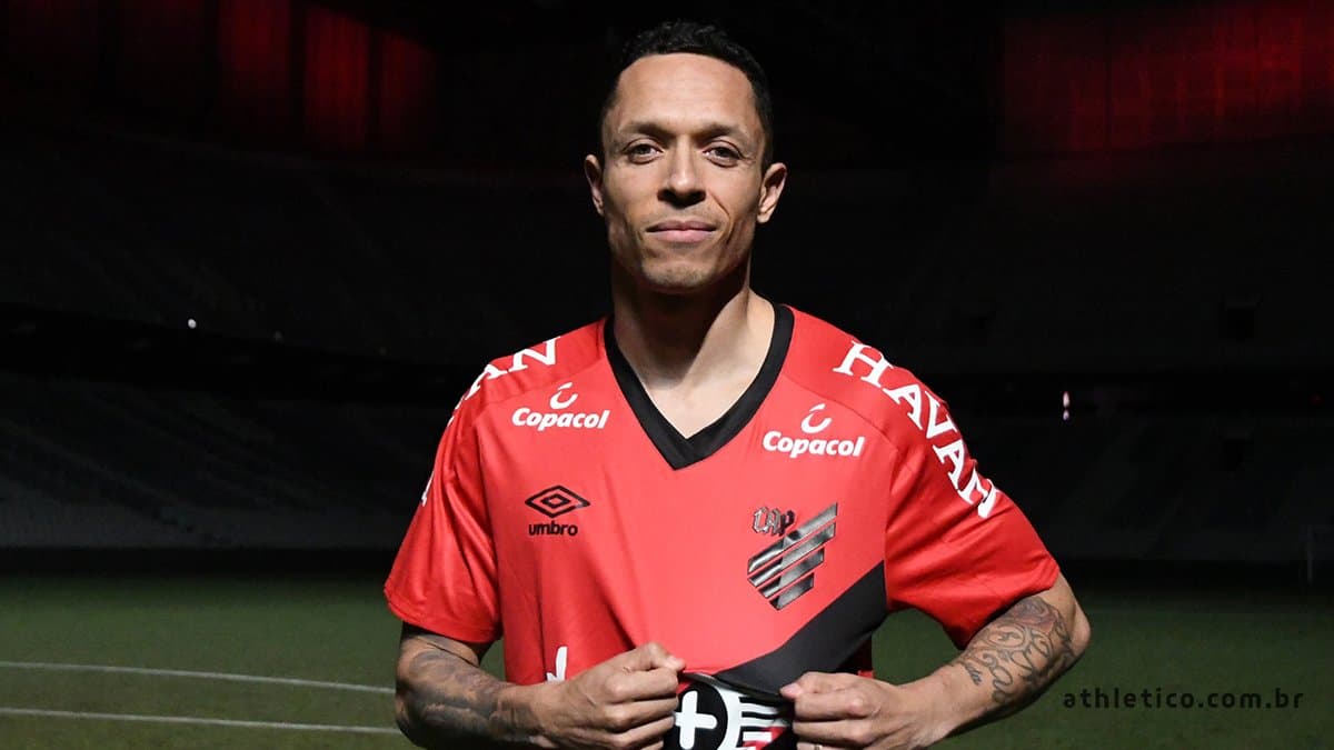 Lateral Adriano, de 34 anos, é anunciado como reforço do Athletico Paranaense – 22/07/2019