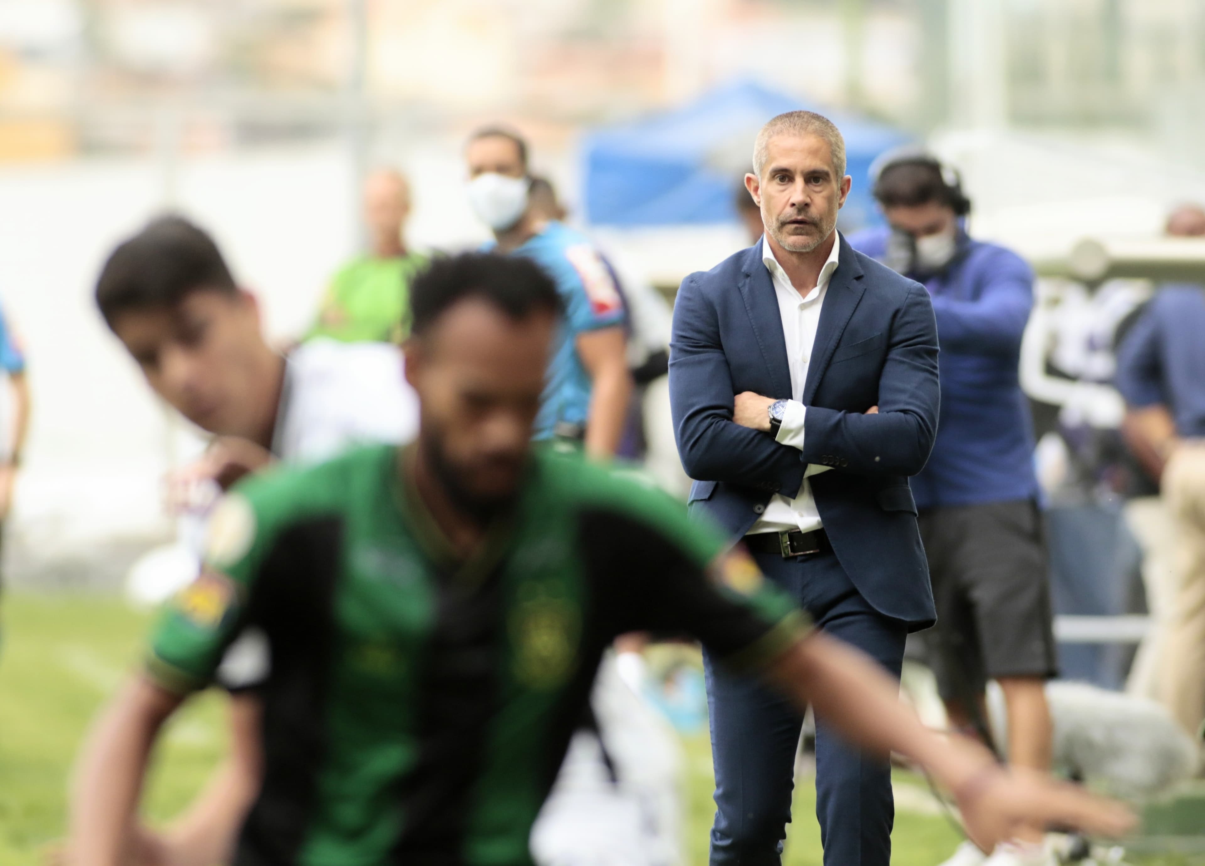 Sylvinho conseguiu a sua primeira vitória comandado o Corinthians