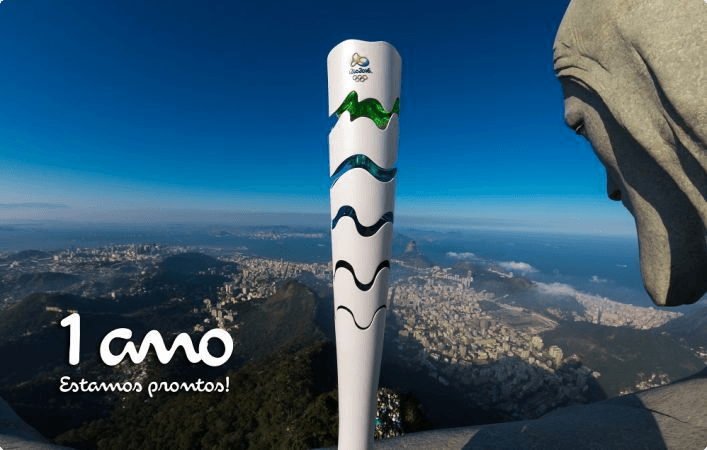 Comitê Organizador dos Jogos divulgou imagem da tocha olímpica no Cristo Redentor para celebrar um ano do início dos Jogos de 2016