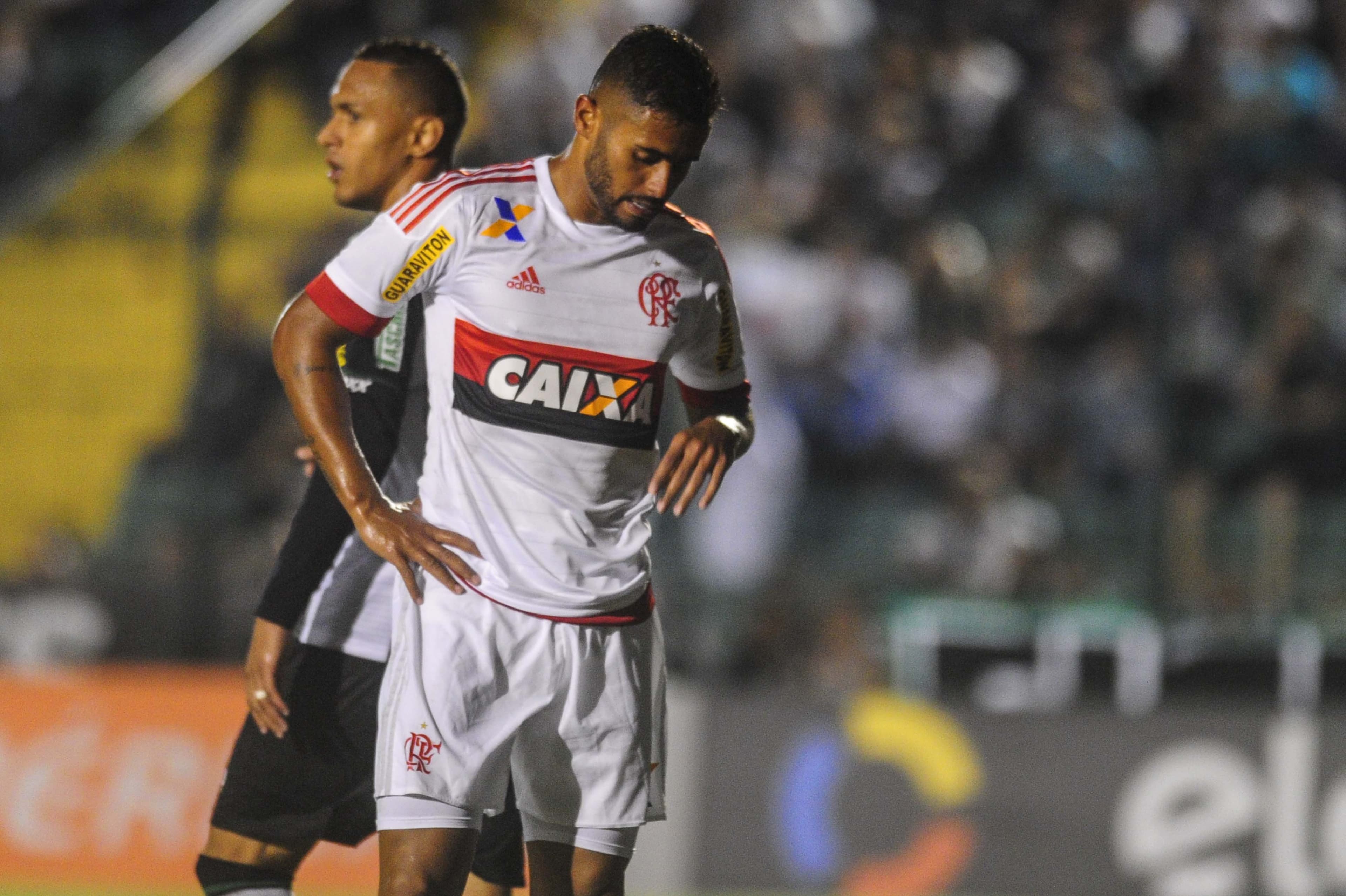 Derrota para o Figueirense afastou o Flamengo do G4
