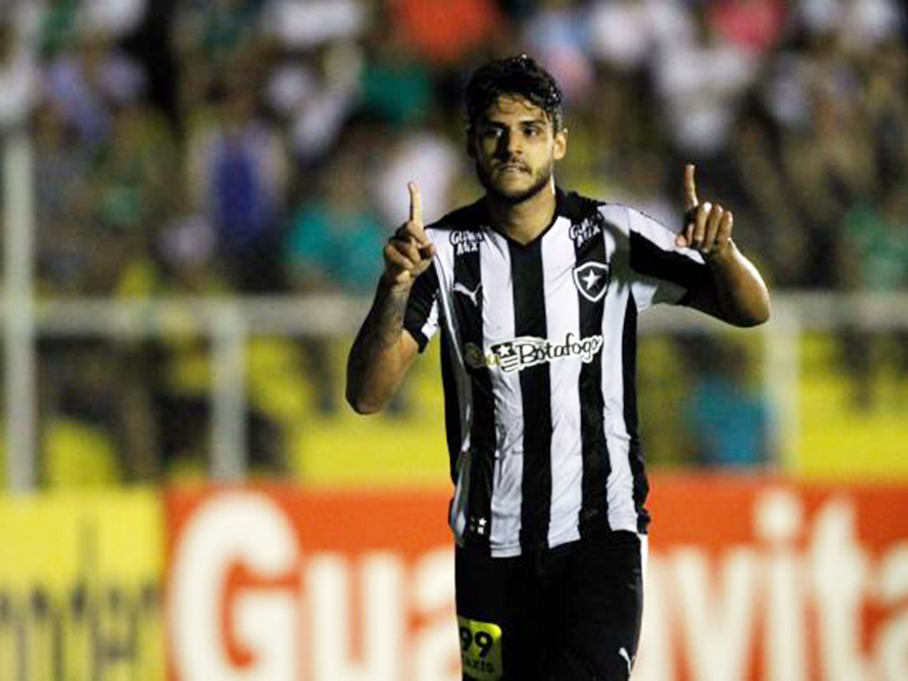 O atacante Ronaldo anotou o único gol da partida e garantiu o acesso do Botafogo à Série A do Brasileirão