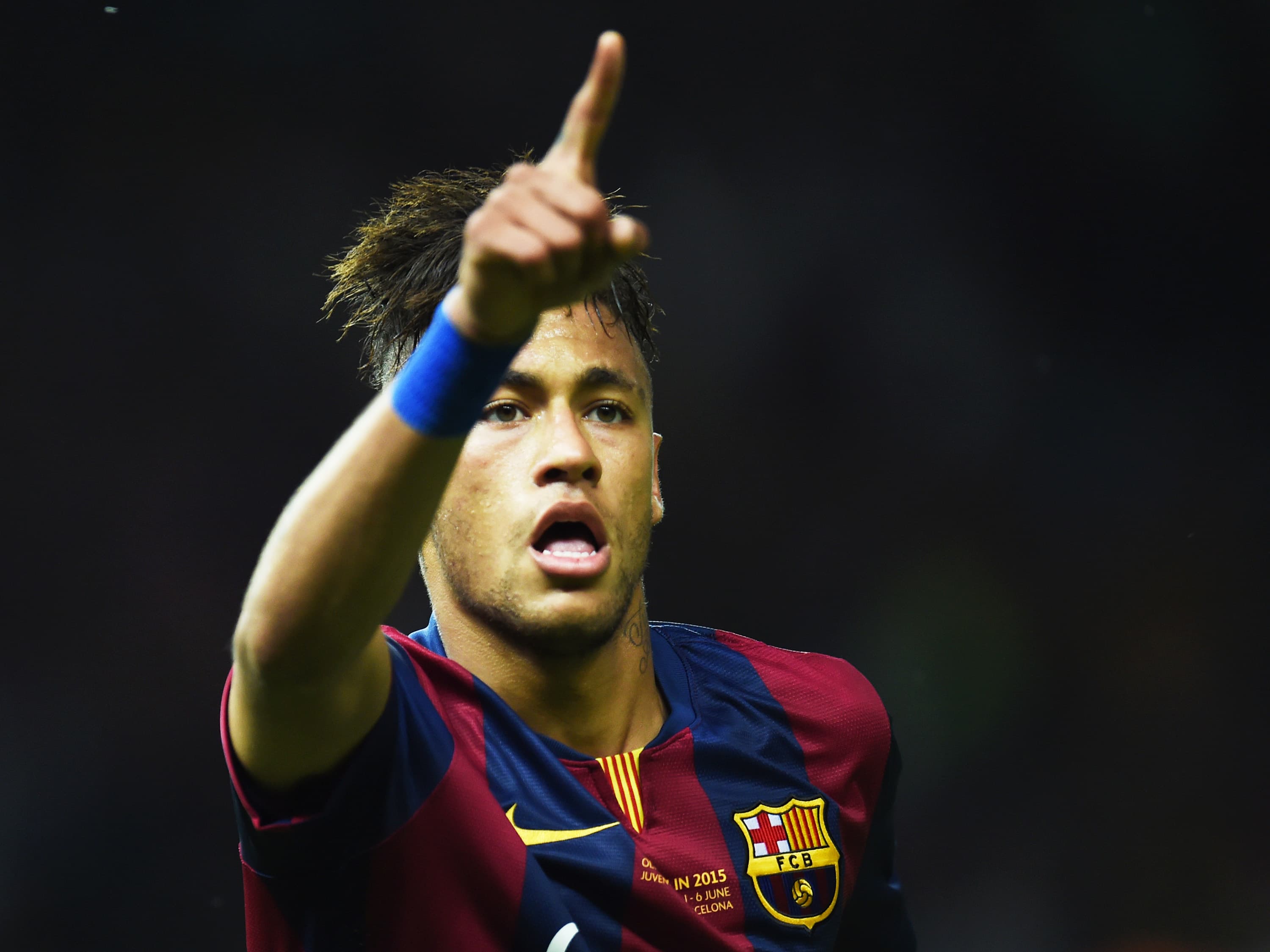 NA MIRA DO PSG - Neymar comemora gol do Barcelona durante partida contra o Juventus