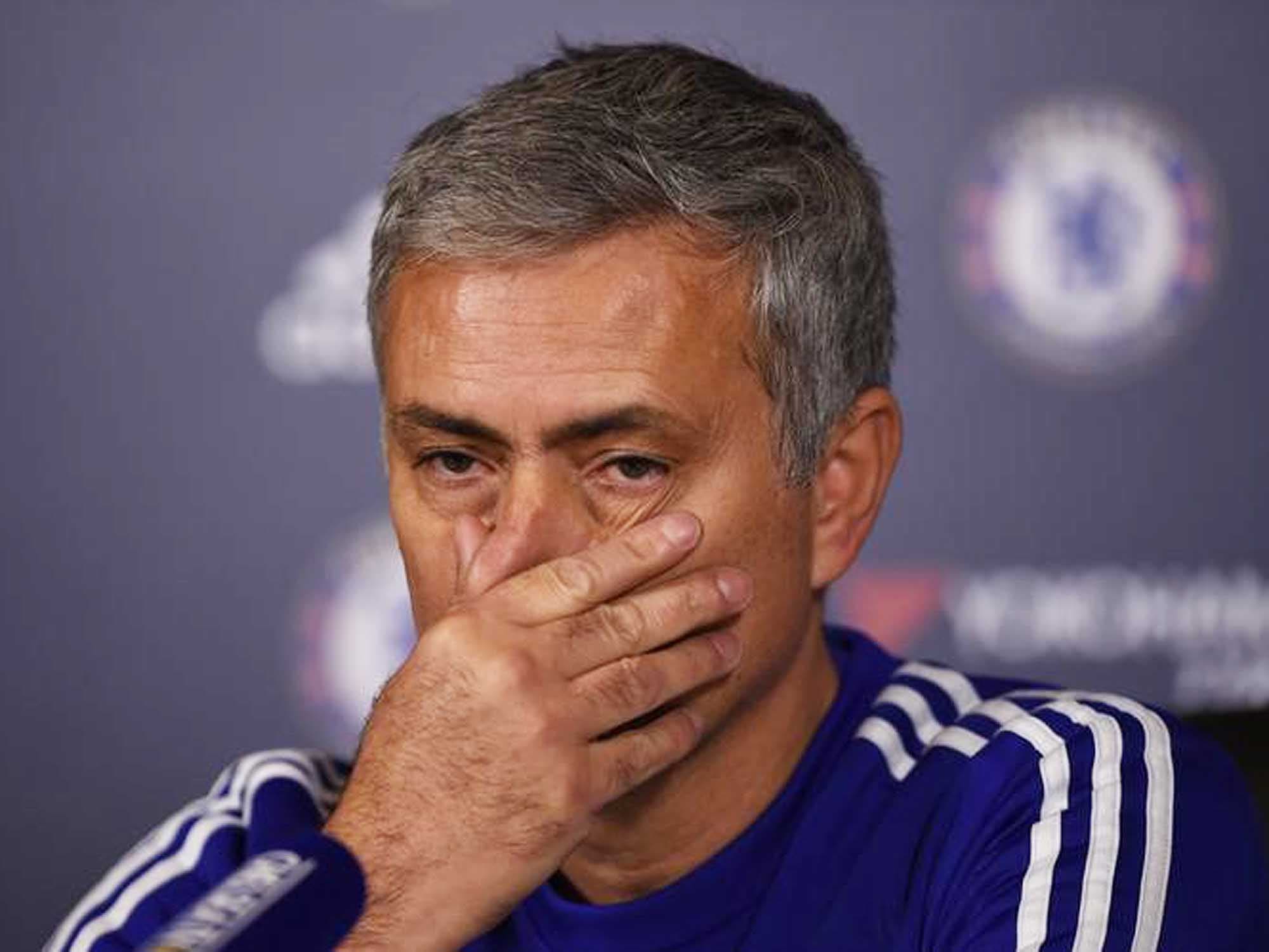 Técnico José Mourinho dá entrevista coletiva no centro de treinamento do Chelsea