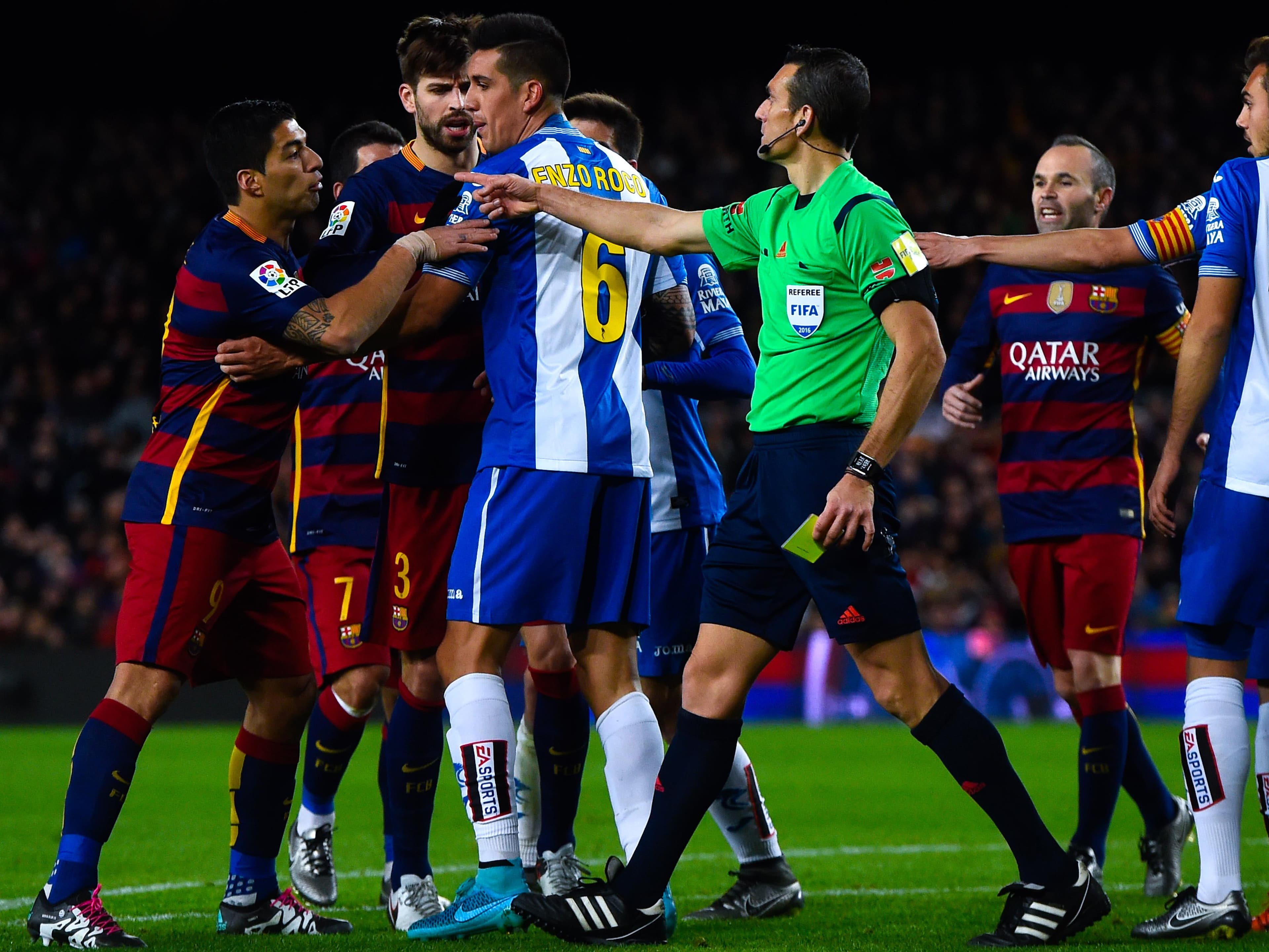 Dérbi da Catalunha foi repleto de confusões entre os jogadores de Barcelona e Espanyol