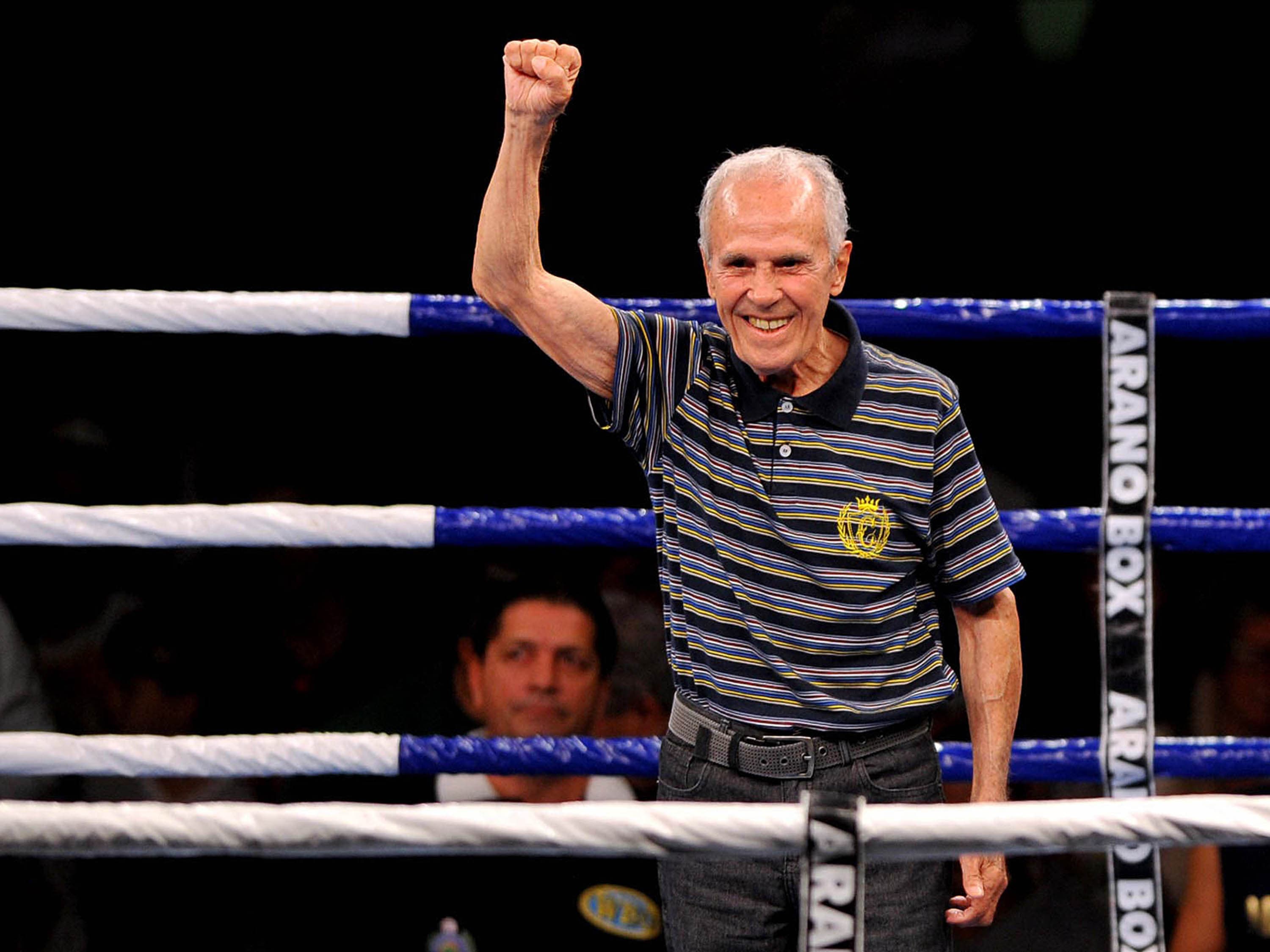 Bicampeão mundial pelo Conselho Mundial de Boxe (CMB), reconhecido como o maior peso galo de todos os tempos, Éder Jofre comemora 80 anos