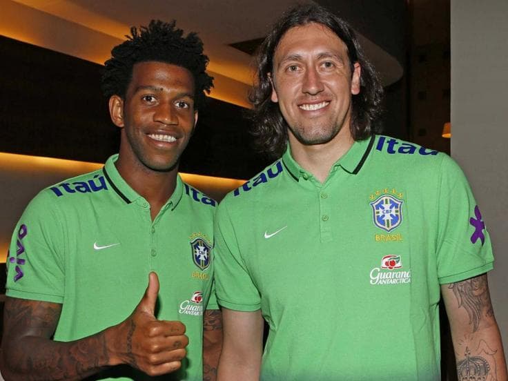O zagueiro Gil e o goleiro Cássio treinarão "em casa", nas instalações do Corinthians