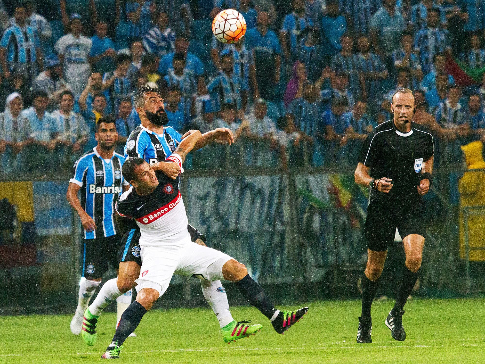 Lance durante a partida entre Grêmio RS e San Lorenzo ARG válida pela Copa Libertadores da América 2016, no Estádio Arena Grêmio em Porto Alegre (RS), nesta quarta-feira (09)