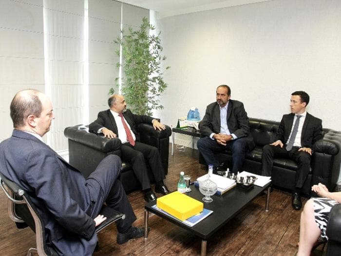 Ministro George Hilton e Alexandre Kalil (ao centro) conversam durante reunião sobre a Primeira Liga