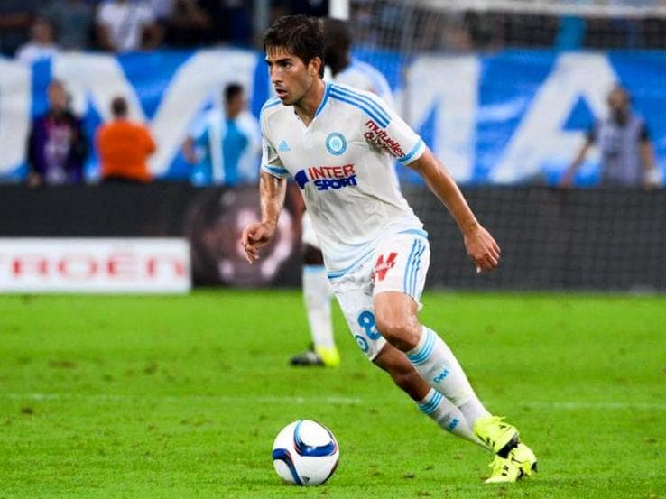 Lucas Silva em ação pelo Olympique de Marselha, em foto postada em sua conta no Facebook