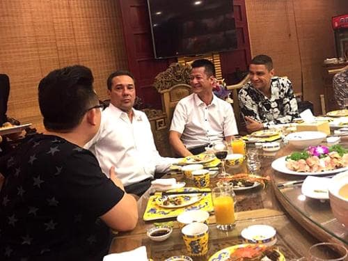 Vanderlei Luxemburgo durante jantar com dirigentes e empresários na China