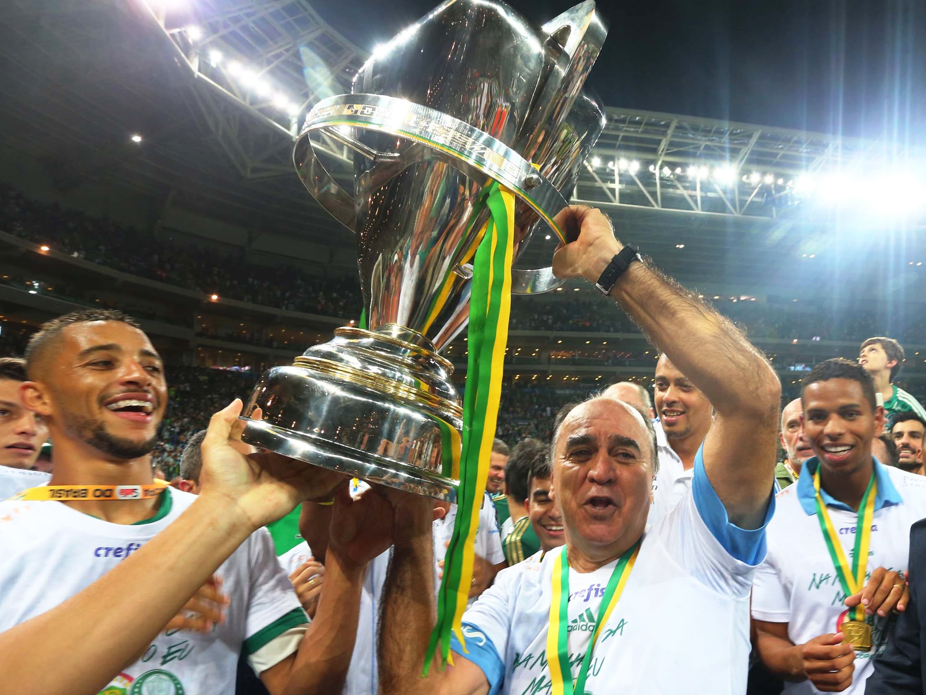O técnico do Palmeiras, Marcelo Oliveira, comemora título após partida entre Palmeiras e Santos