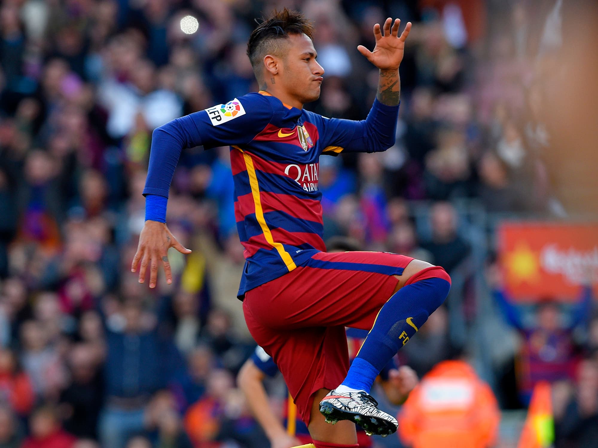 Neymar comemora, na vitória do Barcelona sobre o Getafe, por 6 a 0, em partida válida pelo Campeonato Espanhol, realizada neste sábado (12)