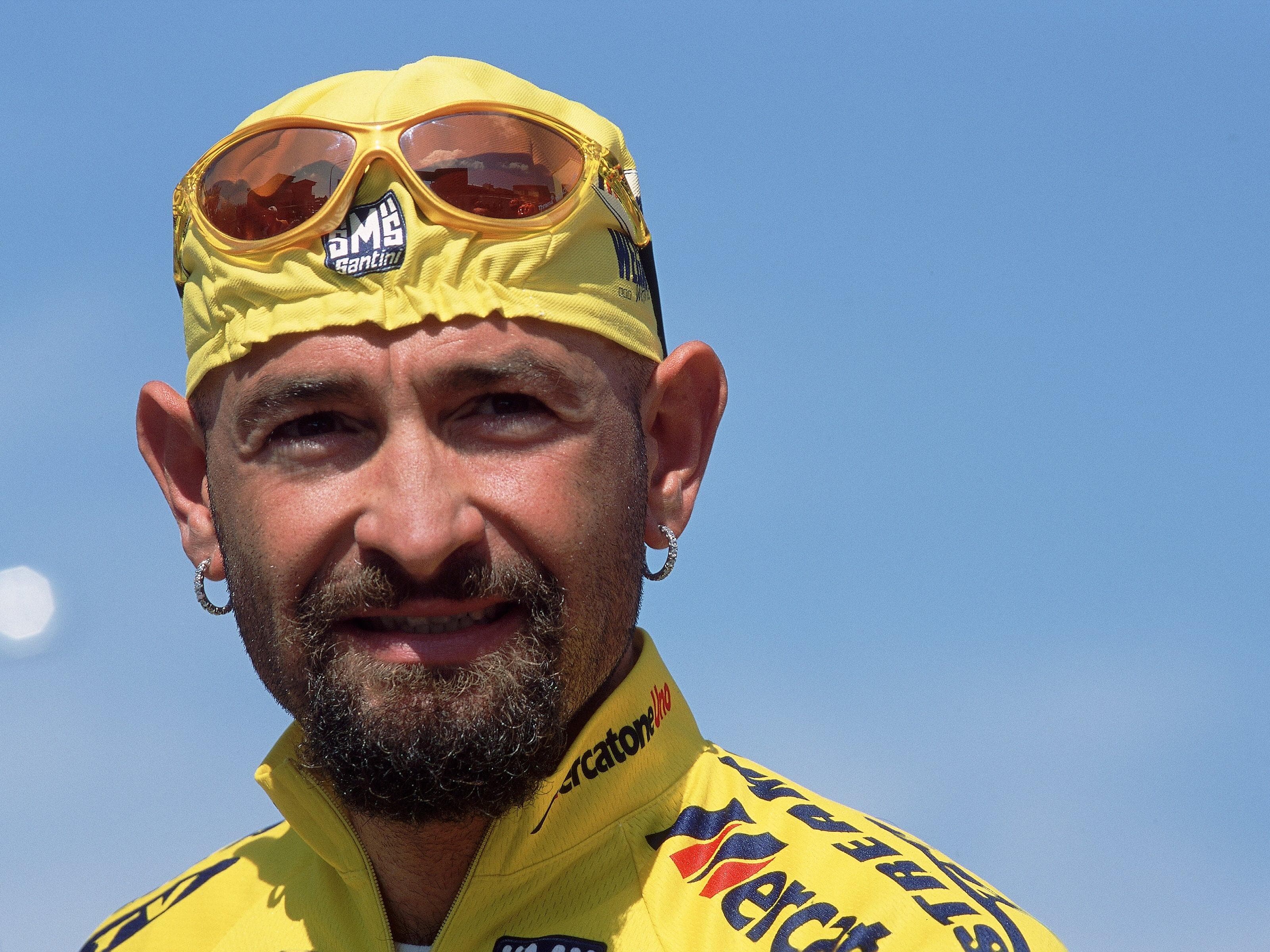 O ciclista italiano Marco Pantani, em foto de 2001, três anos antes de sua morte