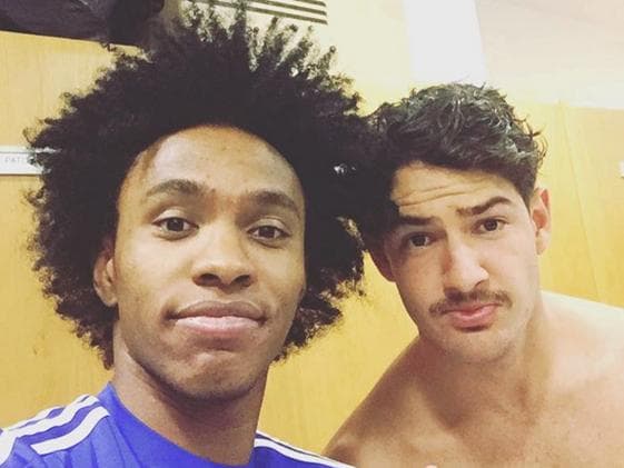 No Chelsea, Willian exibiu uma foto de Pato de bigode